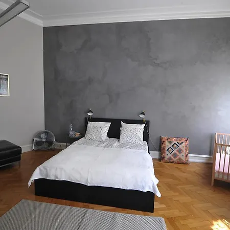 Victoria Apartment *